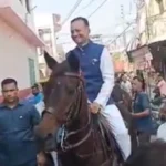 MP Naveen Jindal arrived on horse to vote