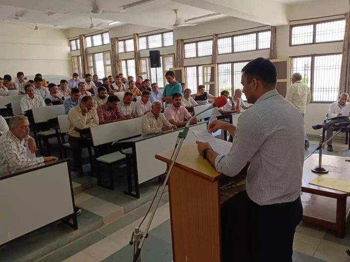 The returning officer gave instructions to the micro observers as well as the zonal and sector magistrates.