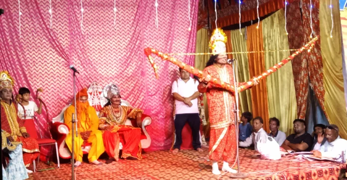 People are closely understanding the life of Purushottam Shri Ram through Ramlilas, anti-social elements are active due to lack of police arrangements.