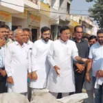 Randeep Surjewala and Aditya Surjewala visited the grain market