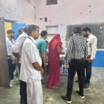 SDM Sanjeev Kumar inspected the polling stations of Mahendragarh, Beri and Dulana villages.