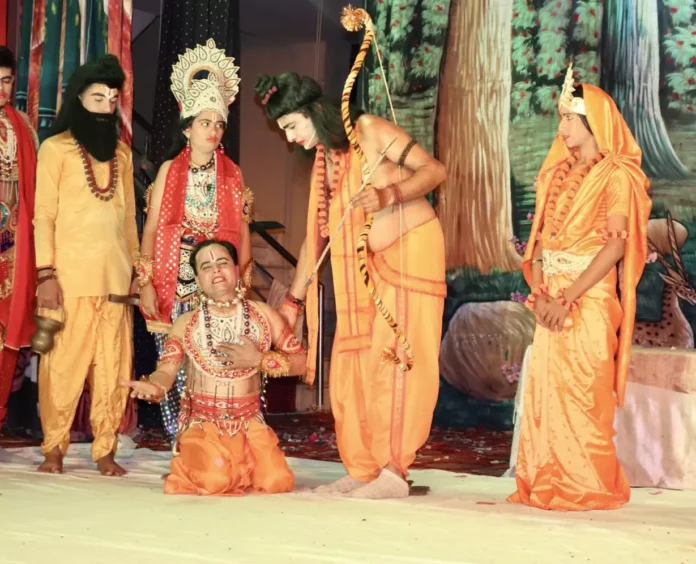 The drama of Bharat Milaap was shown in Shri Adarsh ​​Ramlila