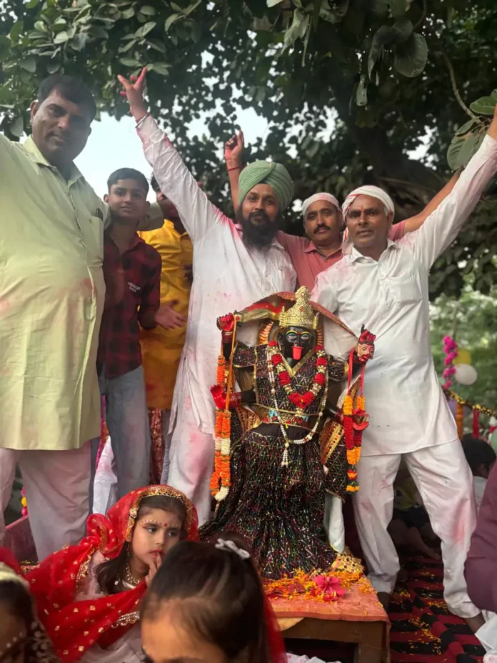 The idol of Maa Kali Devi was installed on the occasion of Durgashtami in village Topra Khurd