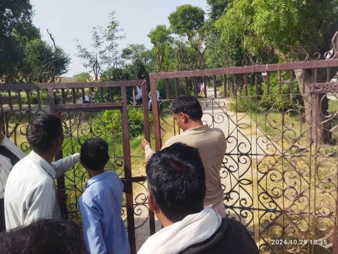 Villagers angry over Dalawas school in-charge missing from school and teachers' salaries not being released for six months, villagers opened front, returned empty handed to BEO