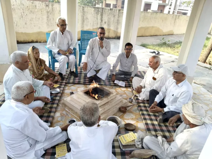 Weekly yajna and satsang organized at Arya Samaj headquarters