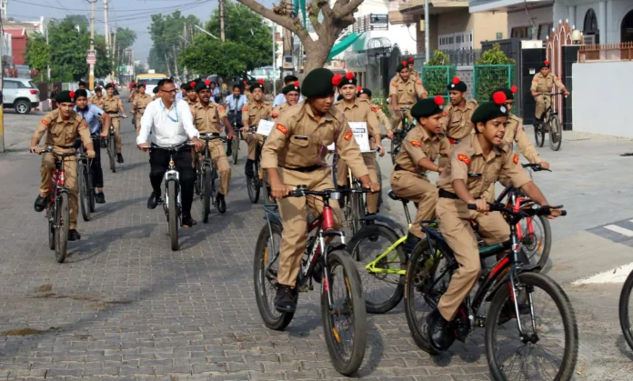 Motilal School organized a bicycle rally to spread the message of cleanliness