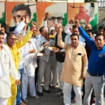 Workers celebrated by distributing laddus on the occasion of Shruti Chaudhary being made a cabinet minister