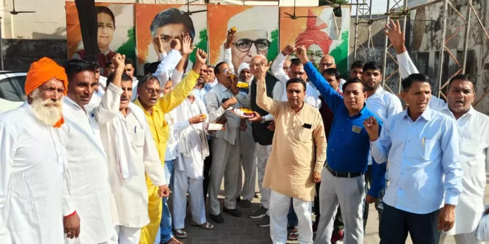 Workers celebrated by distributing laddus on the occasion of Shruti Chaudhary being made a cabinet minister