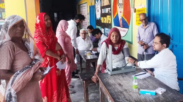 Free screening health camp organized under the aegis of Giriraj Jagriti Mission, 165 people were examined