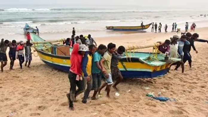 Cyclone Update: आज पश्चिम बंगाल और ओडिशा से टकरा सकता है ‘दाना’