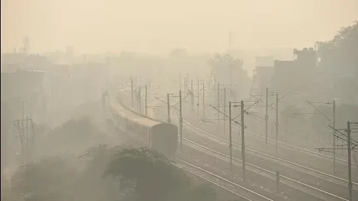 Delhi Weather Update: दिल्ली में बढ़ने लगा प्रदूषण का स्तर, बहुत खराब श्रेणी में पहुंचा एक्यूआई