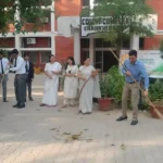 On the occasion of Mahatma Gandhi Jayanti, people were made aware about cleanliness by sweeping the streets