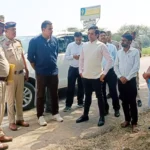 General and police supervisors inspected the police check post set up on Rajasthan border