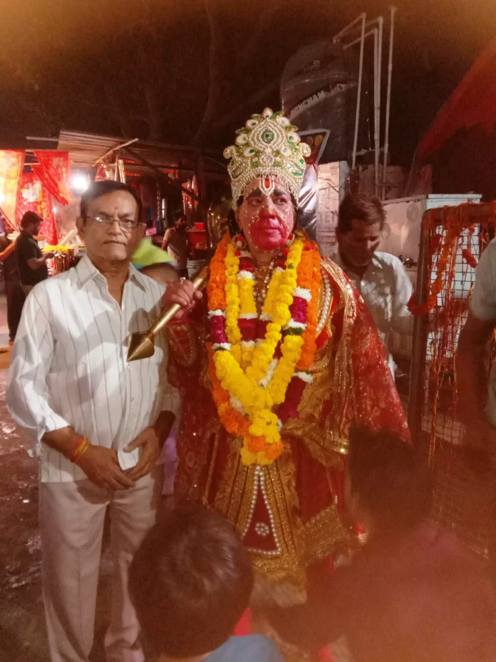 Hanuman ji hoisted the flag at the temple located at Bada Talab