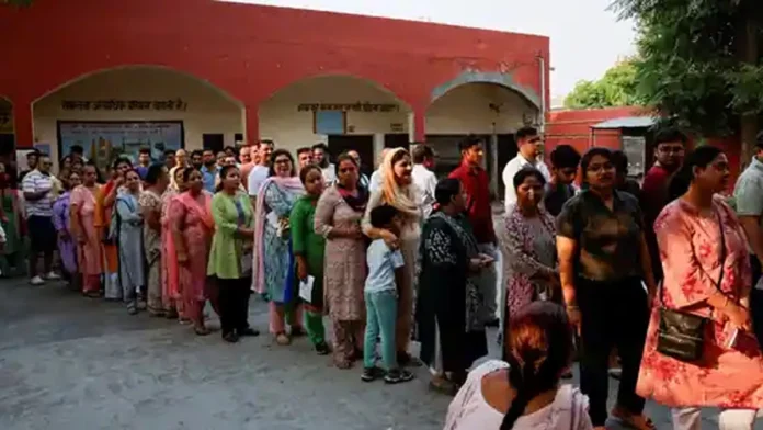 Haryana Assembly Elections: मतदान जारी, सीएम सहित कई दिग्गजों ने डाला वोट