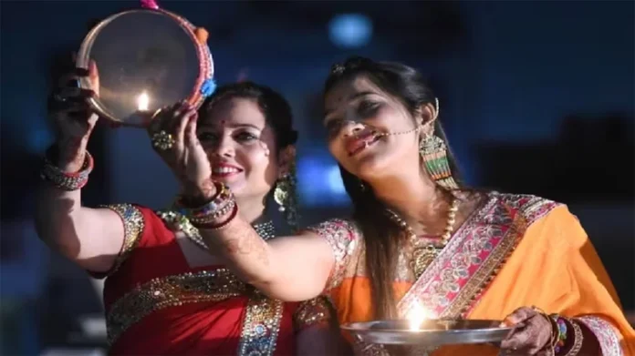 Karwa Chauth Vrat: सुहागिनों का पर्व करवा चौथ कल, जानें क्या है शुभमुहुर्त, कितने बजे होगा चांद का दीदार