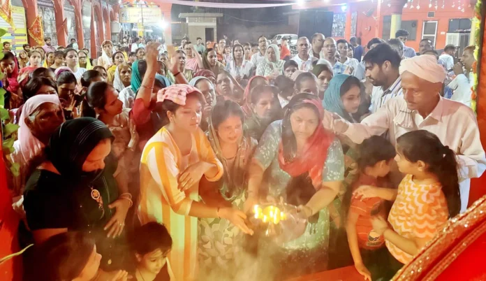 Devotees prayed to Mother Skandmata