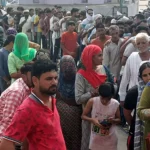 Women lined up to buy DAP fertilizer on the day of Karva Chauth fast