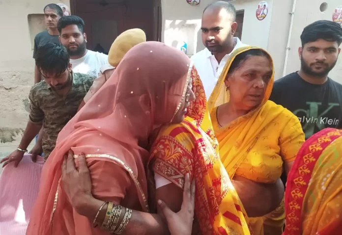 Sheila Shekhawat became emotional after reaching her loved ones in Satnali, women hugged her and blessed her