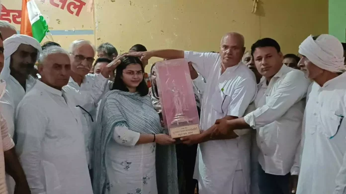 Daadan Khap honoured Bangar's daughter Samiksha who became a judge