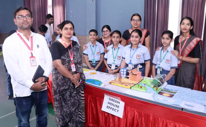 Students demonstrated their scientific abilities in the science exhibition