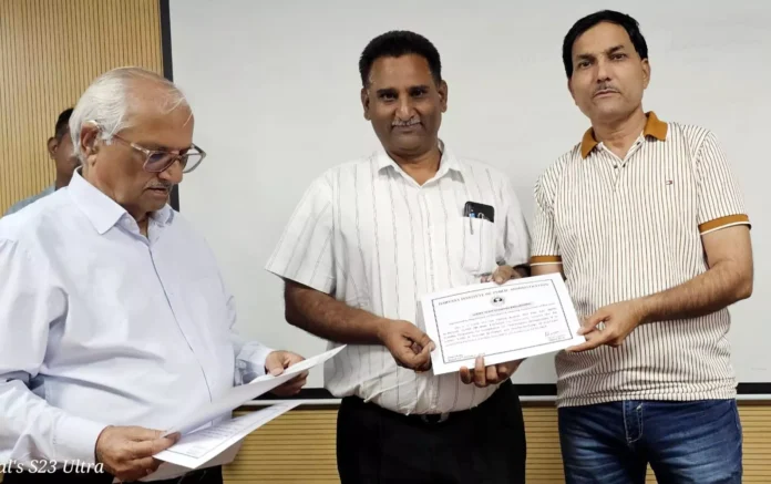 Three teachers of Fatehabad, Gaurishankar, Omprakash Kadyan and Nihal Singh were honored