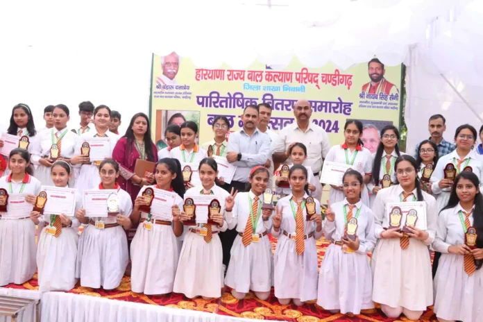 Students of Little Hearts hoisted the flag in the district level Children's Festival