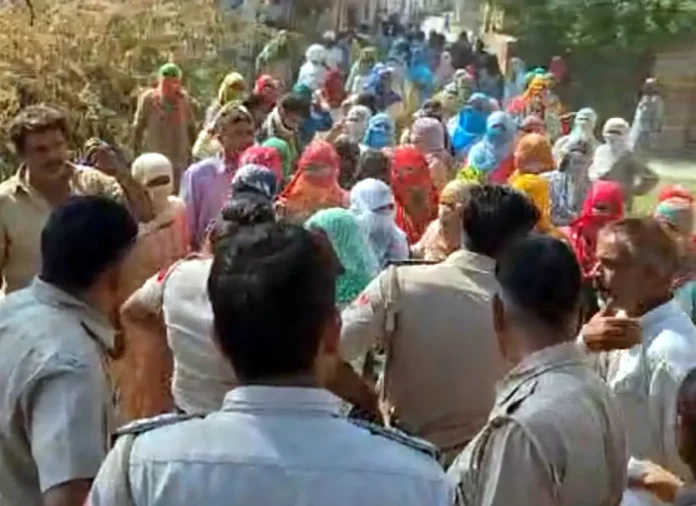 In Garhwali, villagers stopped the work of Mhara Gaon Jagmag Gaon scheme