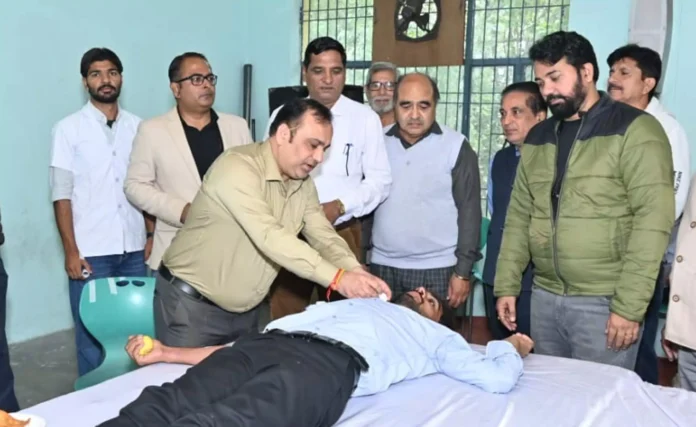 138 people donated blood in DAV camp