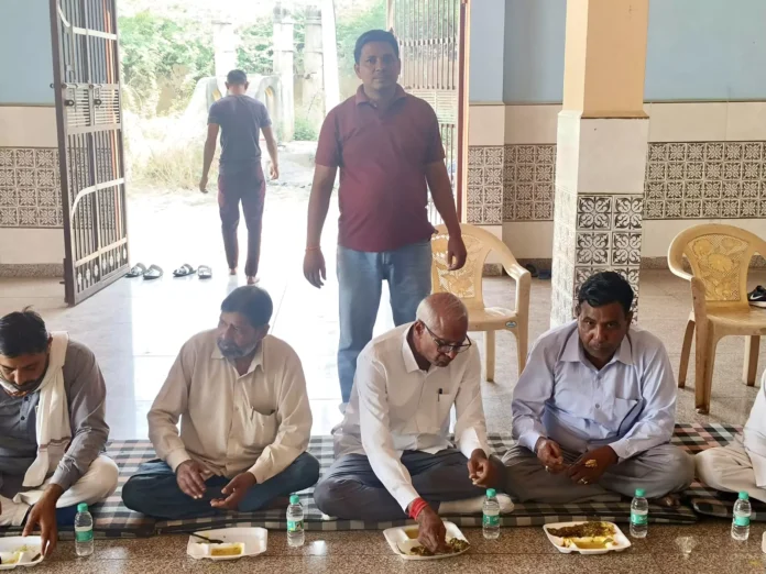 Ankut Prasad was distributed in Maharishi Valmiki Temple