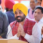 Punjab CM News : हमें गुरुओं, संतों के पदचिन्हों पर चलना चाहिए : सीएम