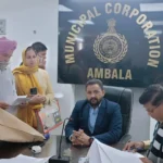 Ambala News : समाधान शिविर में लोगों की समस्याओं का निगम अधिकारी कर रहे समाधान