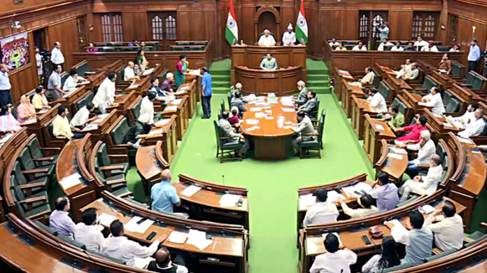 Delhi Assembly Session Live : सदन में छाया बस मार्शलों का मुद्दा