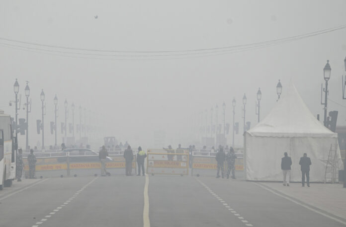 Delhi Weather Update : मौसम की दोहरी मार के लिए तैयार रहें दिल्लीवासी