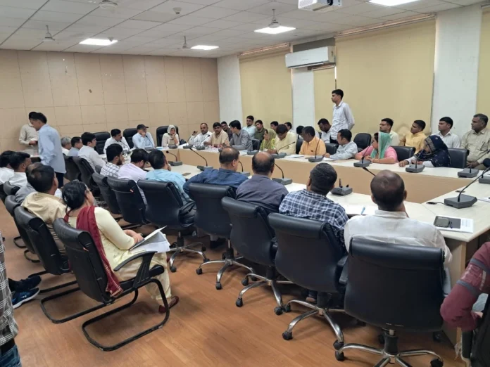 District Council Chairman Mandeep Dalawas stressed upon the district level officers to start the pending works immediately and complete the tender and other processes of the new budget.