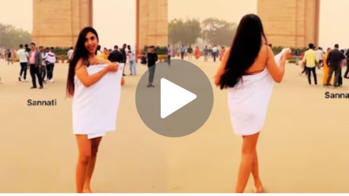 Girl Dancing in Towel: इंडिया गेट पर टॉवल बांधकर नाचने लगी लड़की, VIDEO हो गया वायरल