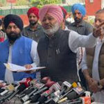 Punjab Political News : पंजाब कैबिनेट मंत्रियों ने राज्यपाल को सौंपा ज्ञापन