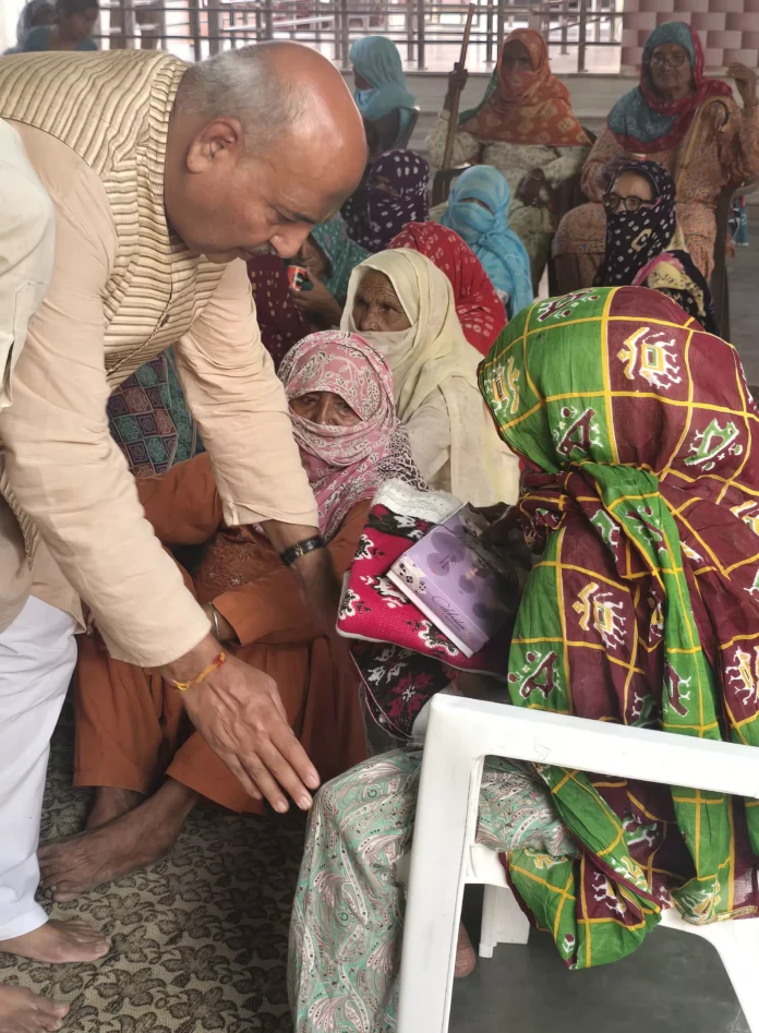 Retired Major Ramnarayan honored the elders on his birthday