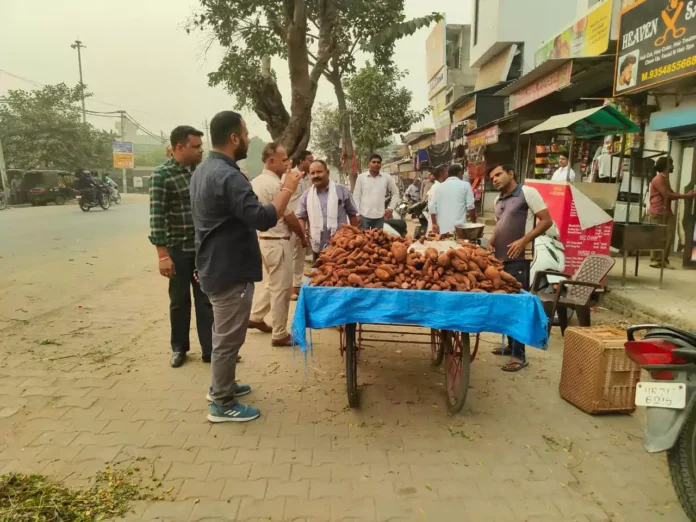 The administration appealed to the shopkeepers to remove their goods from the streets