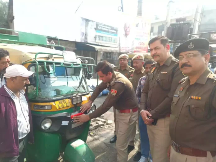 Traffic police station installed reflector tape on autos