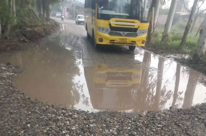 Waterlogging on the road causes problems in movement