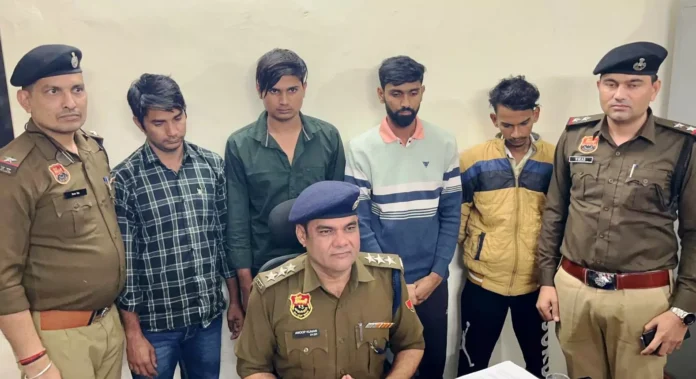 Bhiwani police arrested four accused who cheated people in the name of opening bank accounts