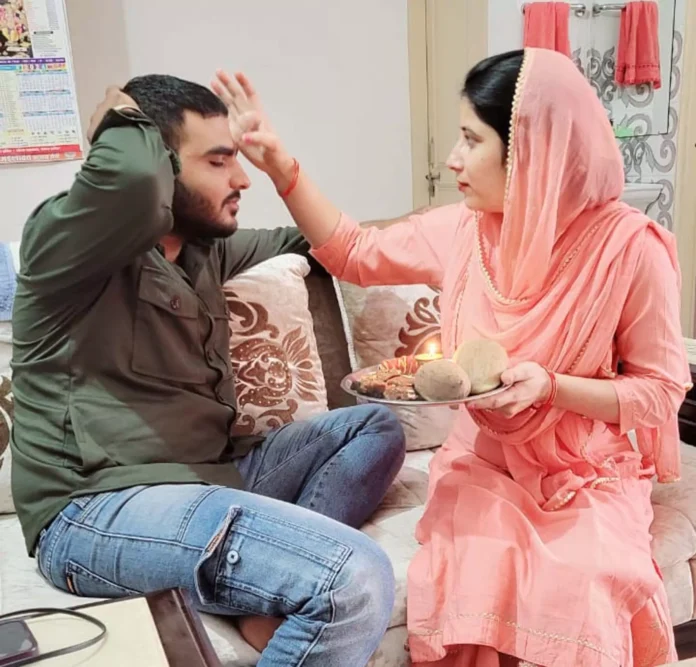 On the occasion of Bhaiya Dooj, sisters prayed for the long life of their brothers