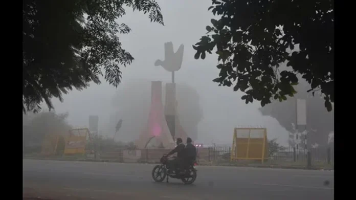 Chandigarh Pollution: सिटी ब्यूटीफुल भी वायु प्रदूषण से बेहाल, दिन में ही शाम जैसी स्थिति