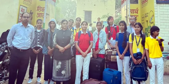 A group of students of PM Shri School left for Jaisalmer for an educational tour