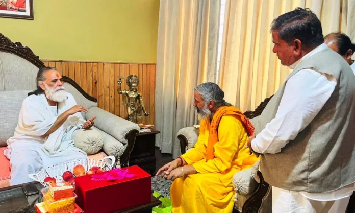 Charandas Maharaj met Swami Gyananand Maharaj and Cabinet Minister regarding Gita Jayanti Festival