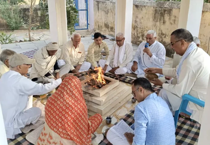 Weekly yajna and satsang organized on Bhaiya Dooj in the premises of Arya Samaj