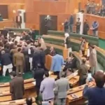 JK Assembly: अनुच्छेद 370 को लेकर पक्ष-विपक्ष के विधायकों में हाथापाई