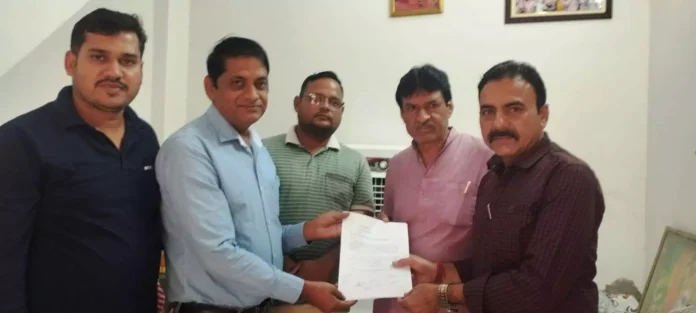 Passengers submitted a memorandum to the General Manager for change in timing of Rewari-Hisar train