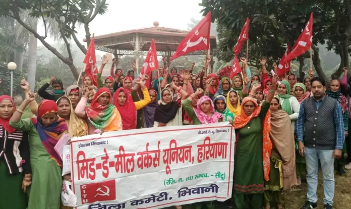 Mid day meal workers protested for their pending demands and sent a memorandum to the director